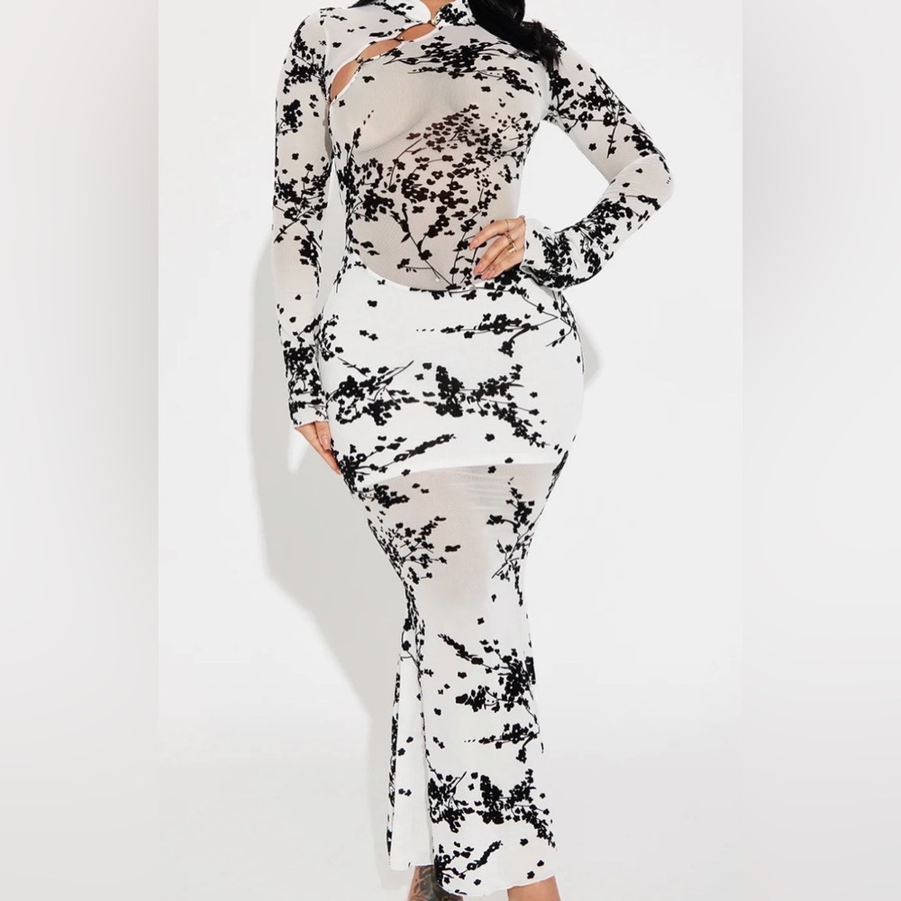 Chic Monochrome Long Sleeve Dress